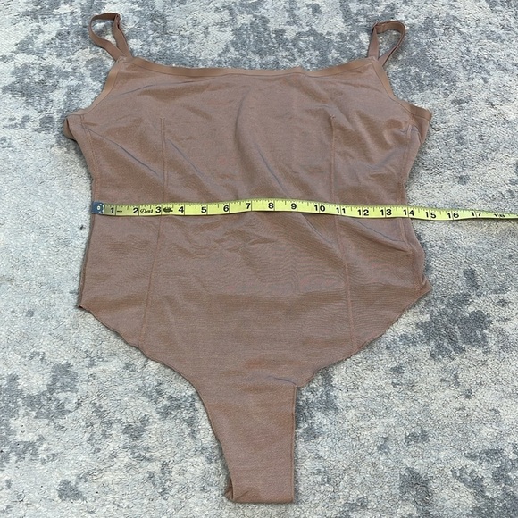 New Skims Fits Everybody Square Neck Scoop Back Bodysuit Tan Sz XL - Picture 8 of 8